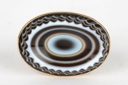 An antique banded agate 'pie crust' ringwith gadrooned rim and dished centre, in a later unmarked
