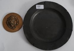 A 17th century pewter plate bearing clea