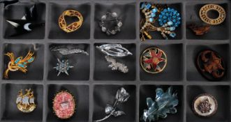 A collection of 15 costume jewellery bro