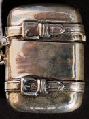A 925 white metal silver belted match ve