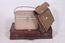 A good early 20th century leather suitca