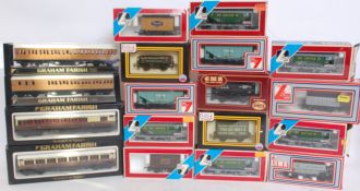RAILWAYS: 18x assorted boxed railway tra