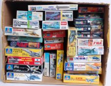 MODEL KITS: 30x plastic model kits to in