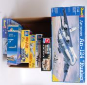 MODEL KITS: A collection of 7x large sca