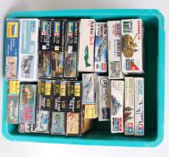 MODEL KITS: 19x model kits - Zvezda, Rev