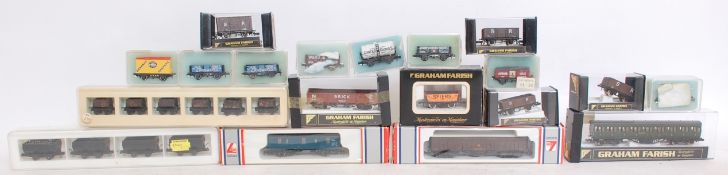 RAILWAYS; A mixed lot of vintage N Gauge