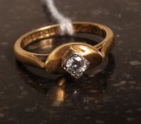 An 18k gold single stone diamond ring 20pts. Weight 3,4g.