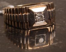 A 9k gold single stone gentlemans diamond ring 20 pts. Weight 6,6g.