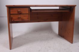 A modern good quality pine kneehole desk having twin bank of drawers flanking open kneehole recess