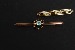 A 9ct gold ladies brooch having cornflow