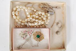 A collection of costume jewellery to inc