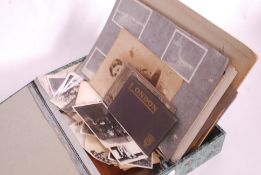 A quantity of vintage Photos many loose