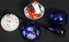 A collection of 5x paperweights to inclu