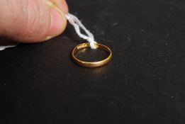 A 22ct gold hallmarked ladies ring. 2.1g