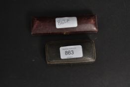 A boxed case of 9ct gold gents cuffs / b