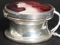 A white metal (stamped 925 indicating si