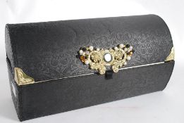 A quantity of assorted vintage costume j