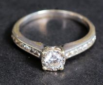A 9k white gold diamond ring, 25 carat.