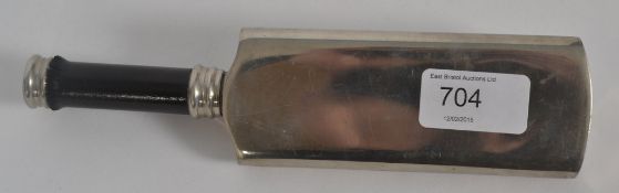 A yellow metal unmarked cigar cutter (be