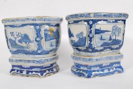 A pair of Chinese blue and white planter