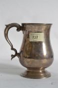 A silver hallmarked tankard with leaf de