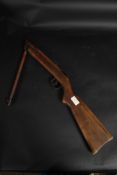 A vintage 20th century air rifle having