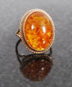 A beautiful 9ct / 375 gold and cabochon