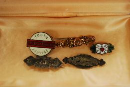 A 9ct gold sweetheart brooch with heart