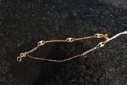 A ladies 18ct / 750 gold bracelet of cha