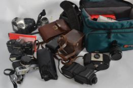 A collection of vintage cameras to inclu