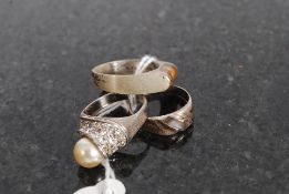 A contemporary silver 925 ring with agat