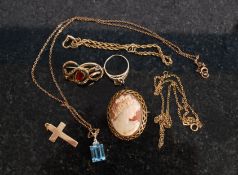 A 9ct gold ring 1.5g / Size M together w