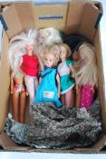 A collection of 7x Barbie, Sindy and oth