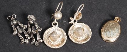 A 9ct gold locket W/ 2.7g  together  wit