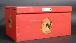 A vintage sewing kit complete in a good