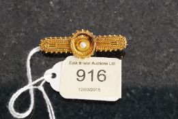 A ladies Victorian 22k / 22ct gold filig