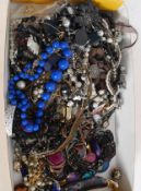 A quantity of assorted costume jewellery