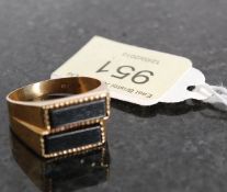 A 9ct gold 375 hallmarked ring with twin