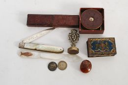 A cased silver and mother of pearl pen k