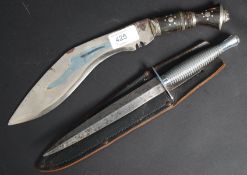 A faux Rogers hunting SAS knife having d