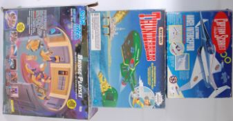 PLAYSETS; A collection of 3x playsets; V