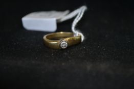 An 18ct gold and diamond inset wavey ban