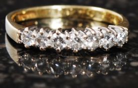 An 18ct gold seven stone half eternity diamond ring. 50pts. Measures:2.8g size O.
