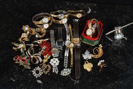 A collection of costume jewellery to include brooches etc along with a collection of vintage 20th