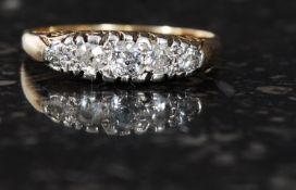 An 18ct gold five stone diamond ring. 50pts. Measures: 3.2g size P.