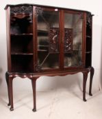 An Edwardian mahogany chiffonier sideboard / display cabinet.