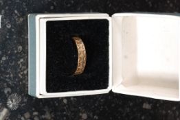 A ladies 9ct gold and platinum diamond chip wedding ring being marked t o the shank, weight 1.