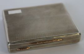An excellent silver hallmarked cigarette case by David Sutton & Sons bearing London hallmarks for