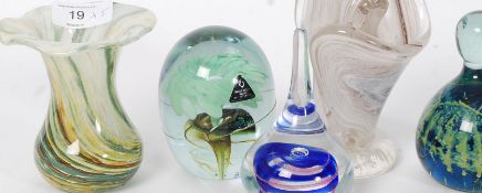 MDINA; A collection of 5x pieces of Mdina studio glass, to include freeform ornament,