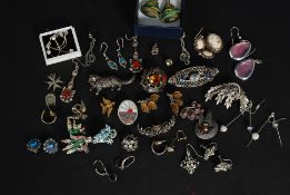 A collection of vintage silver and costume jewellery brooches,